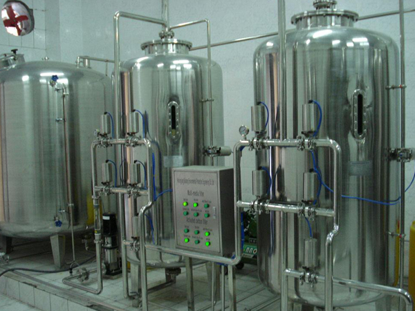 在對酸堿儲罐進行保溫作業時需要注意些什么 在對酸堿儲罐進行保溫作業時需要注意些什么