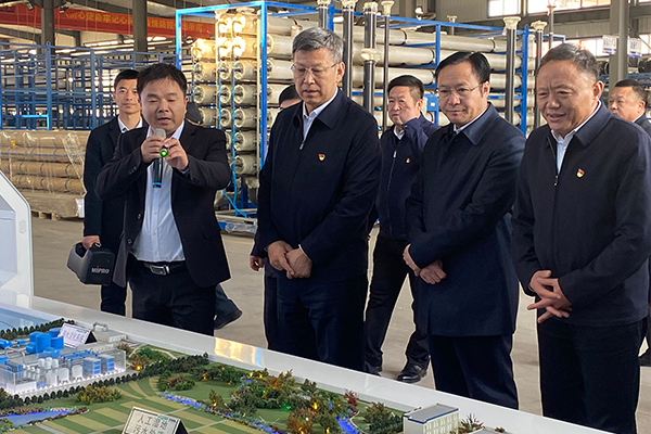 赤峰市黨政考察團(tuán)蒞臨遼寧一諾環(huán)境產(chǎn)業(yè)集團(tuán)有限公司進(jìn)行參觀考察 赤峰市黨政考察團(tuán)蒞臨遼寧一諾環(huán)境產(chǎn)業(yè)集團(tuán)有限公司進(jìn)行參觀考察